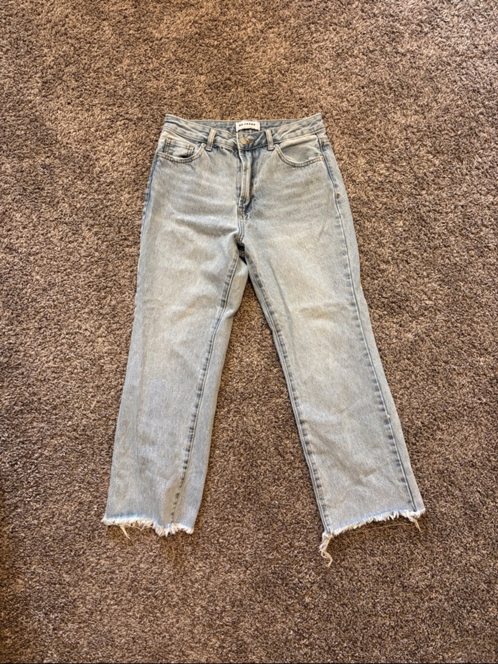 Women’s Light Blue Straight-Leg Jeans with Frayed Hem